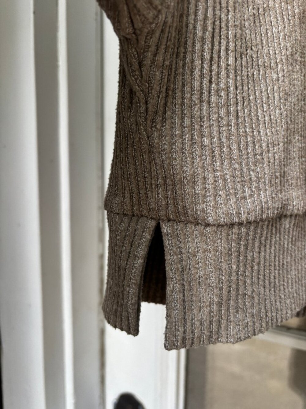 ALO Yoga Muse Rib-Knit Hoodie in Olive Tree Size Medium - Picture 13 of 16